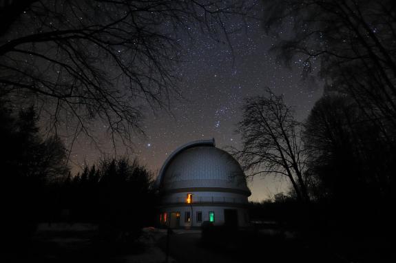 Die Thüringer Landessternwarte bei Nacht