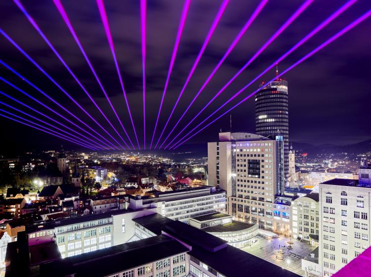 Lasershow über Jena vom Hochhaus